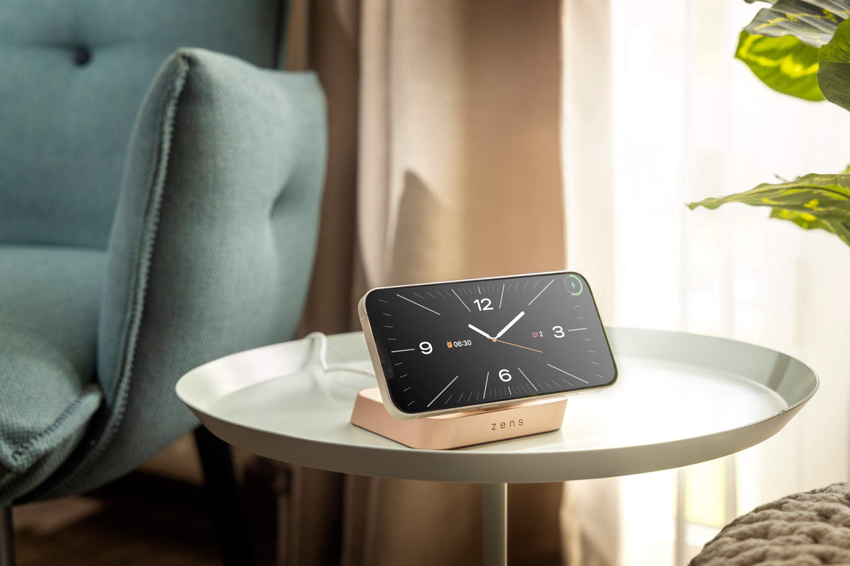 ZENS Nightstand Charger Pro 2 - ładowarka bezprzewodowa Qi2 15W do dwóch urządzeń kompatybilna z MagSafe miedziana