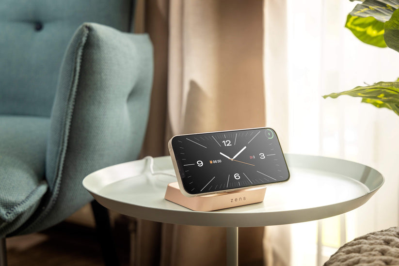 ZENS Nightstand Charger Pro 2 - ładowarka bezprzewodowa Qi2 15W do dwóch urządzeń kompatybilna z MagSafe miedziana