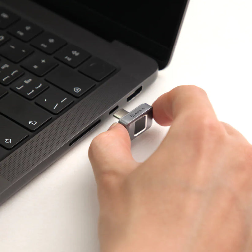 Pendrive ADAM elements iKlips S Nano Touch - pendrive USB-C z czytnikiem linii papilarnych 256GB SSD szary