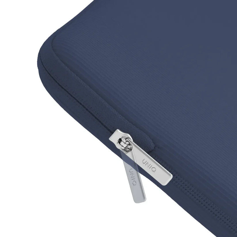 UNIQ Cyprus Ridge Edition - etui neoprenowe do MacBook Air 13" MacBook Neo 13" niebieskie