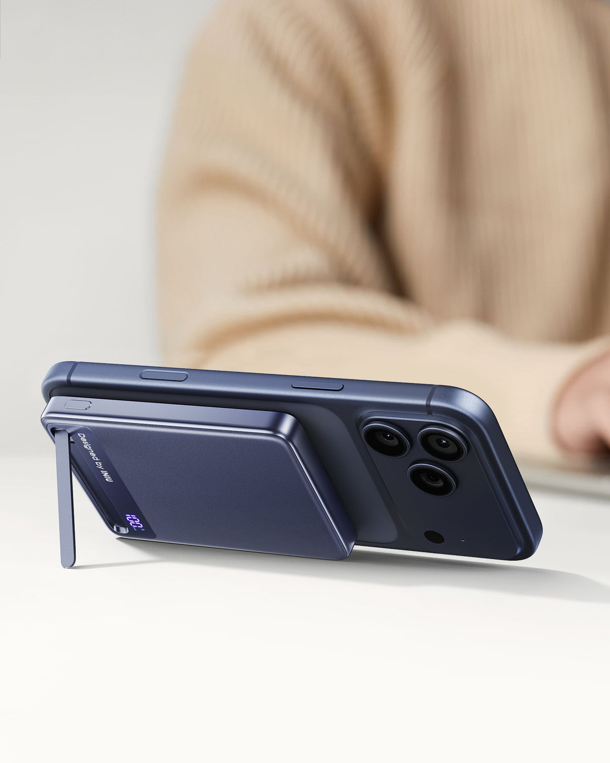 INIU Powerbank MagPro Slim - magnetyczny powerbank bezprzewodowy Qi 2.2 10 000mAh niebieski