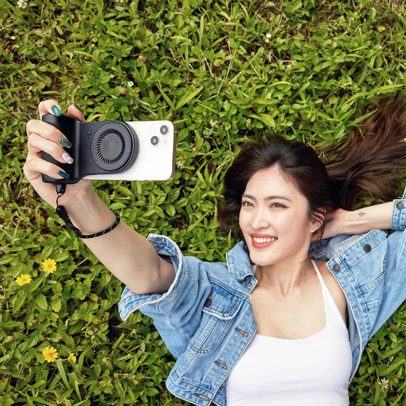 Adam Elements Selfie Shot Magnetic Hand Grip - magnetyczny uchwyt do ręki z powerbankiem 5000mAh czarny