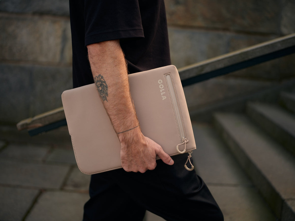 Golla Sleeve Metro - neoprenowe etui ochronne do MacBook 15" kremowe