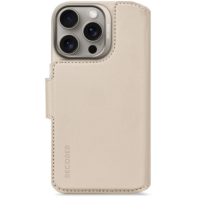 Decoded Leather Detachable Wallet - skórzana obudowa ochronna do iPhone 16 Pro kompatybilna z MagSafe beżowa