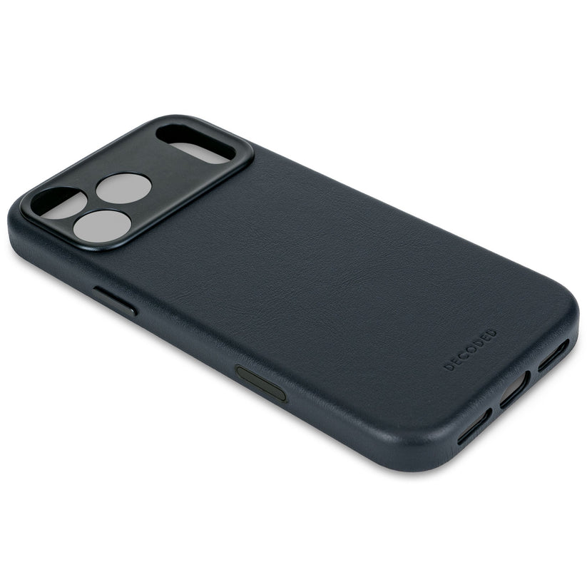 Decoded Leather Backcover - skórzana obudowa ochronna do iPhone 17 Pro kompatybilna z MagSafe navy shadow