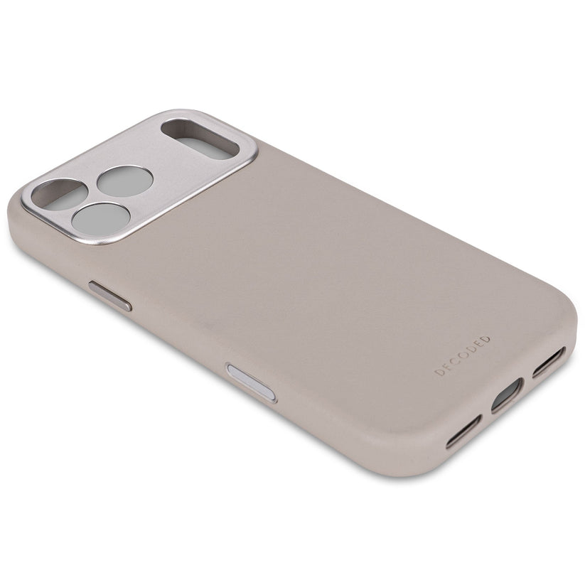 Decoded Leather Backcover - skórzana obudowa ochronna do iPhone 17 Pro kompatybilna z MagSafe solid clay