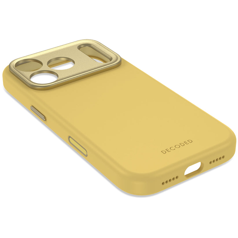 Decoded AntiMicrobial Silicone Backcover - silikonowa obudowa ochronna do iPhone 18 Pro kompatybilna z MagSafe żółta