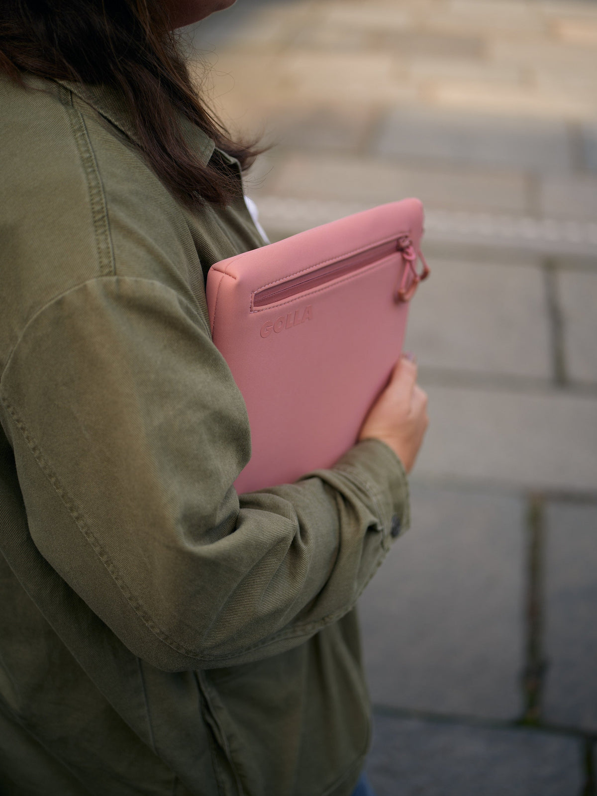 Golla Sleeve Metro - neoprenowe etui ochronne do MacBook 14" różowe