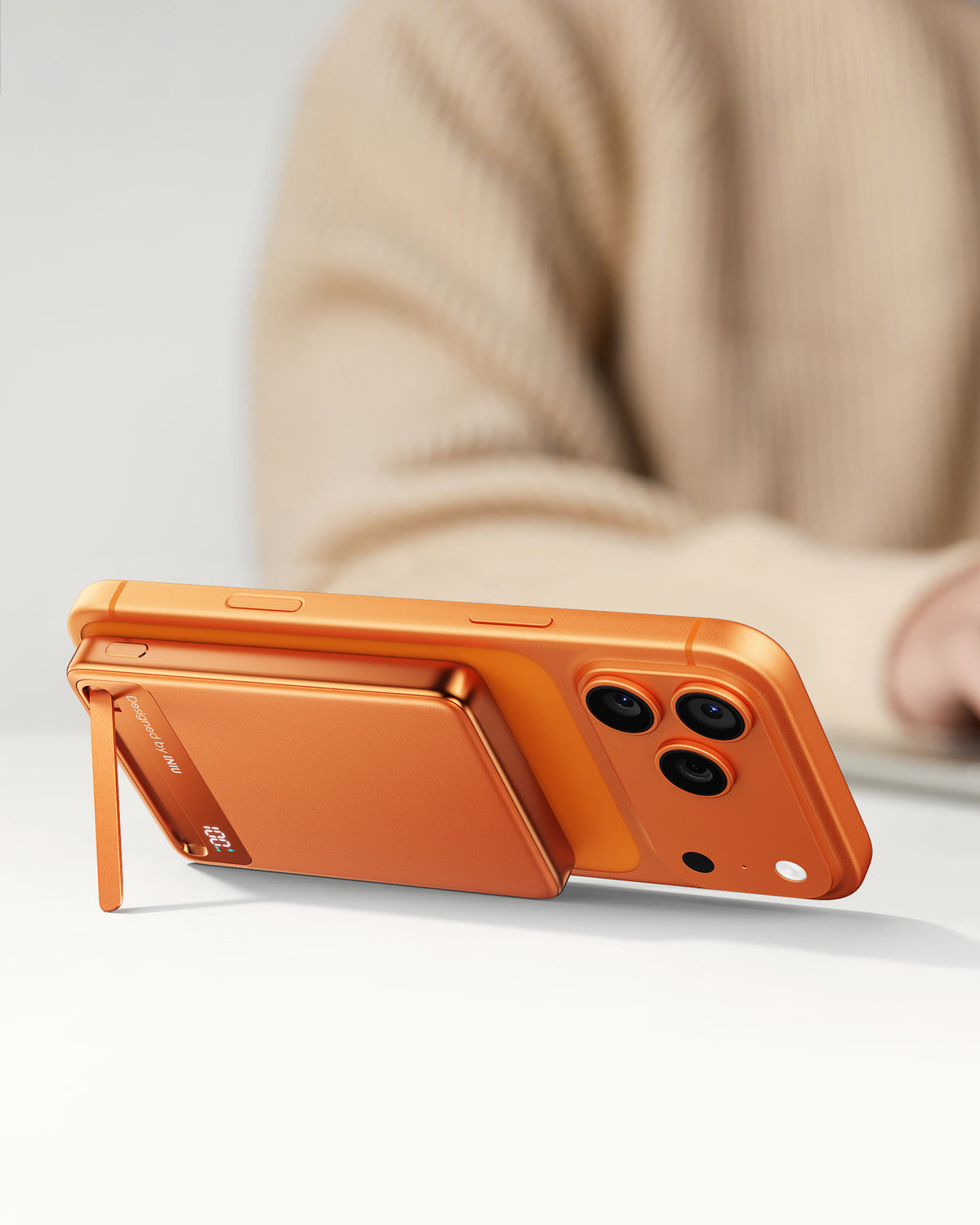 INIU Powerbank MagPro Slim - magnetyczny powerbank bezprzewodowy Qi 2.2 10 000mAh pomarańczowy