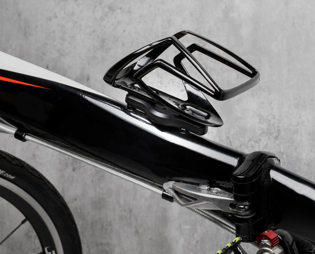 LAUT Bike Tag Bottle Mount - rowerowy uchwyt do AirTag do montażu pod uchwytem na bidon czarny