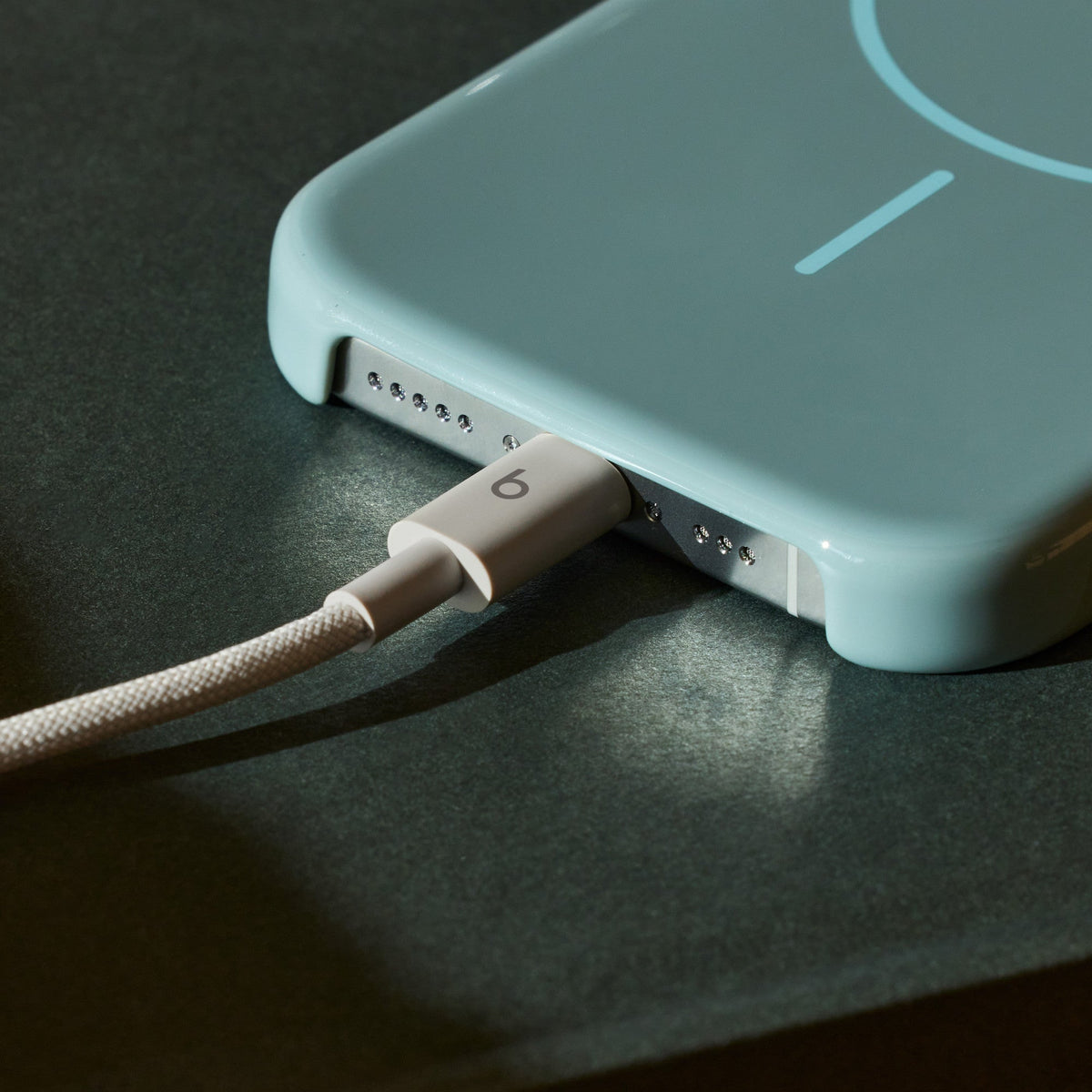 Pleciony przewód Beats USB‑A do USB‑C (1,5 m) — Błyskawiczny beż