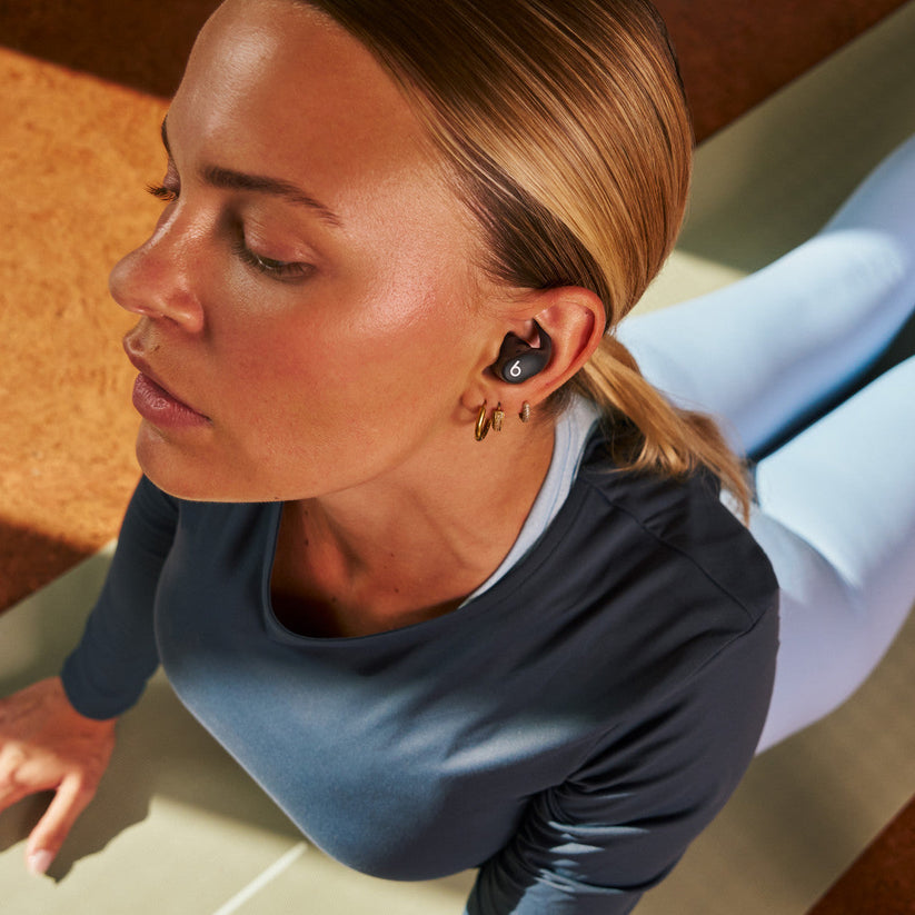 Powerbeats Fit – bezprzewodowe douszne słuchawki sportowe – niedościgniona czerń