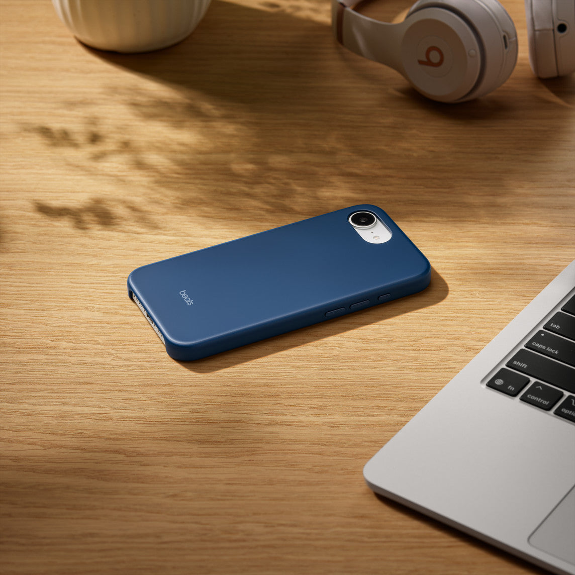 Etui Beats z MagSafe do iPhone’a 17e – granitowy granat