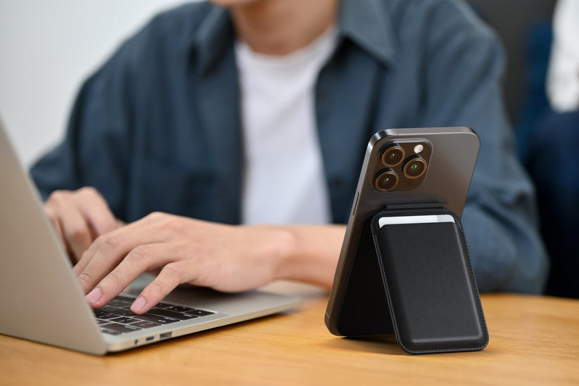 Satechi Vegan-Leather Wallet Stand - portfel i podstawka do iPhone'a z wegańskiej skóry kompatybilny z MagSafe czarny