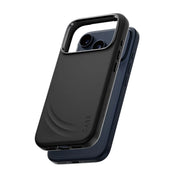 Care by PanzerGlass Feature Flow - etui MagSafe do iPhone 17 Pro czarne