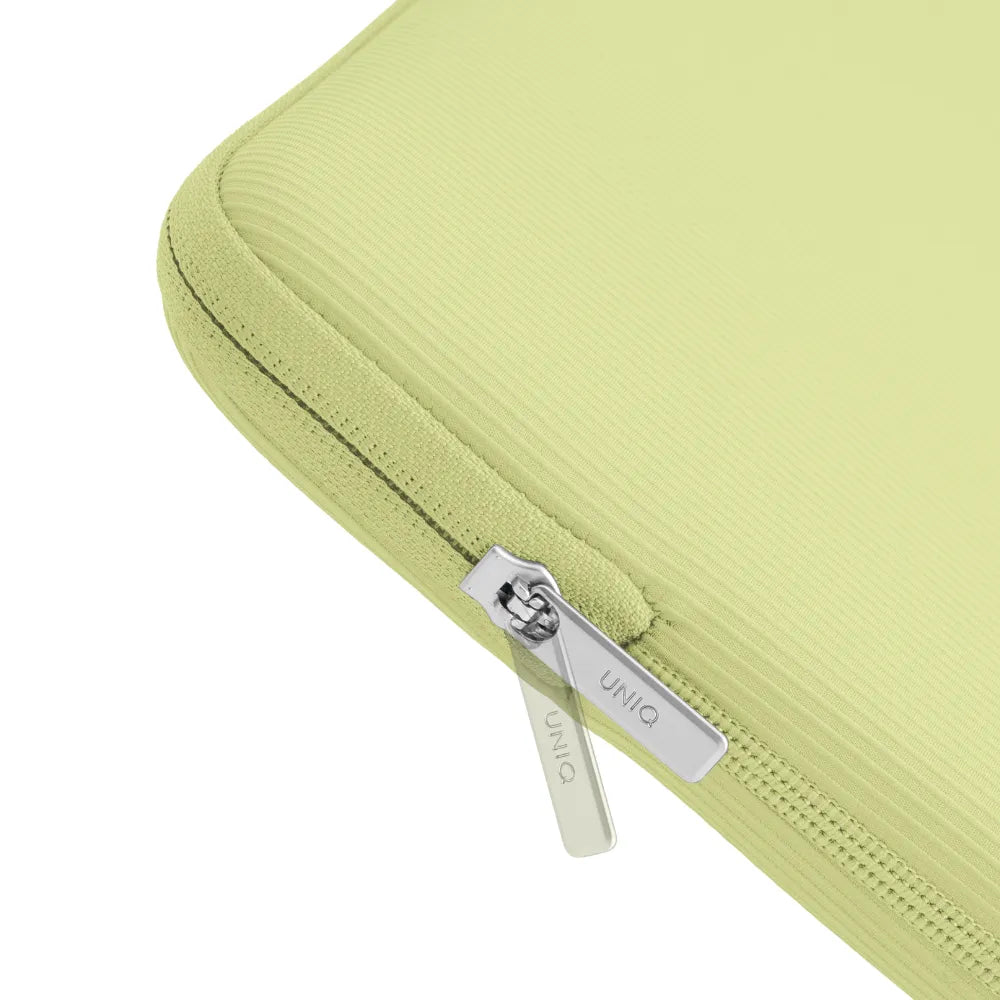 UNIQ Cyprus Ridge Edition - etui neoprenowe do MacBook Air 13" MacBook Neo 13" żółte
