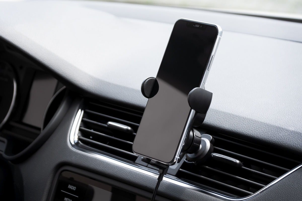 Automatyczny uchwyt samochodowy FIXED Matic z ładowaniem bezprzewodowym Qi 15W czarny