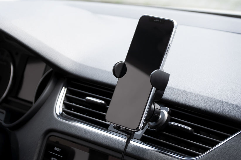Automatyczny uchwyt samochodowy FIXED Matic z ładowaniem bezprzewodowym Qi 15W czarny