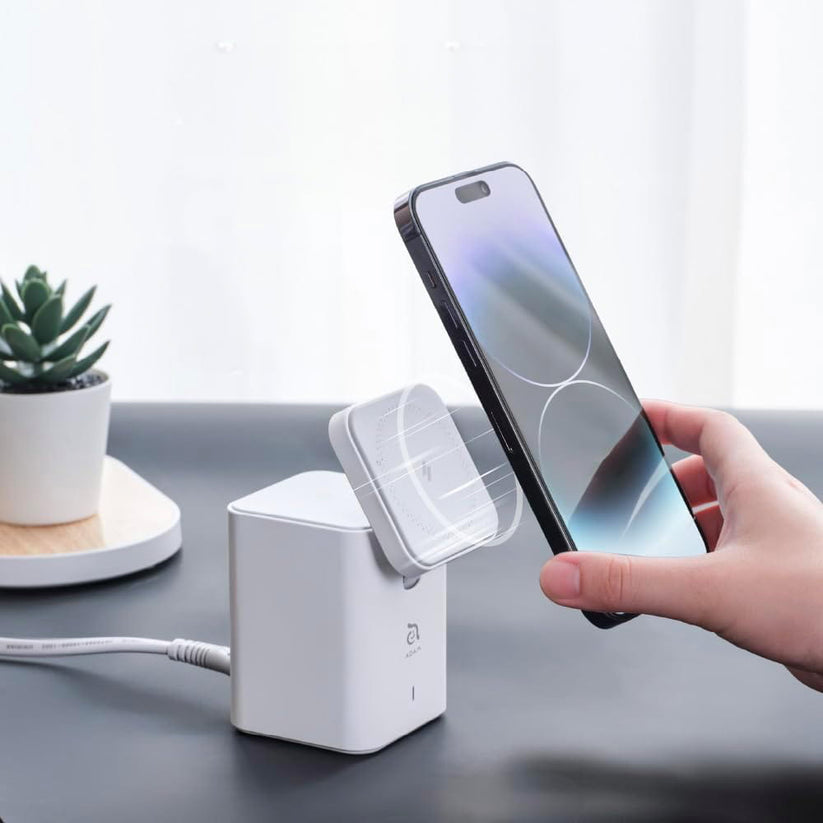 Magnetyczna stacja ładująca Adam Elements Mag 4 - 4w1 GaN 30W z MagSafe biała