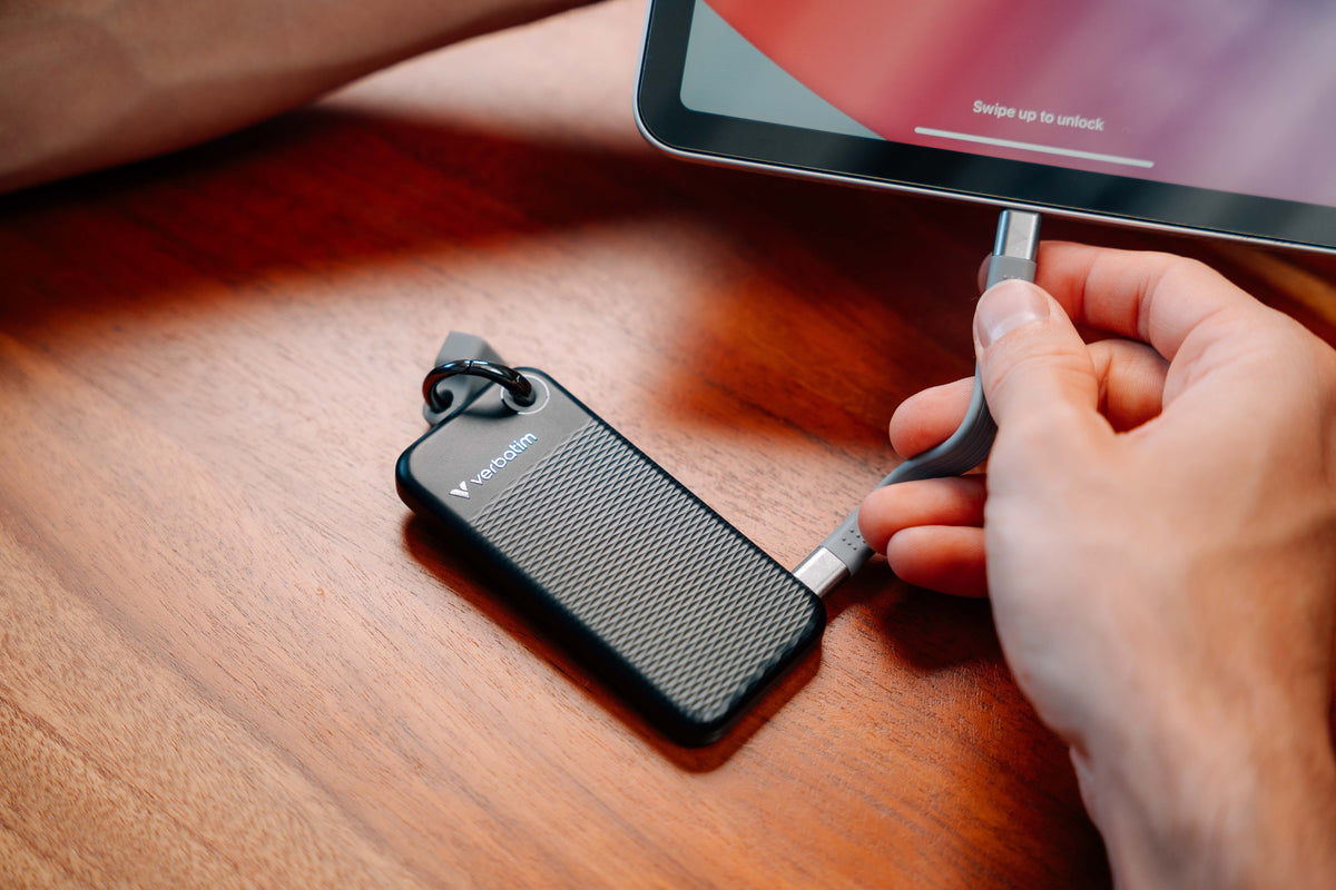 Verbatim Pocket - dysk zewnętrzny SSD 1TB z kablem USB-C 3.2 gen. 2 czarny szary